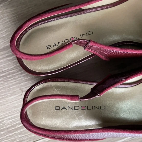 NWOB Bandolino maroon flat wedge with bow - Picture 7 of 9